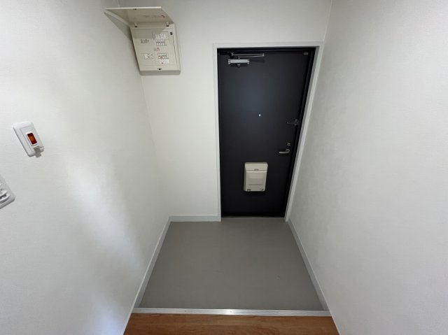 上田東町住宅2号棟の玄関