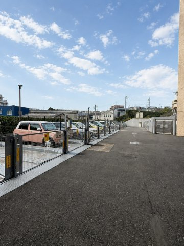 ヴィルヌーブ保土ヶ谷Ⅲの駐車場|共用部・駐車場