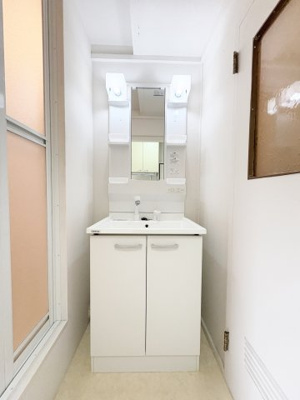 【洗面所】 | ヴィラナリー由良2 | ※同物件、別のお部屋の写真です