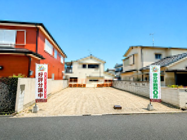 【外観】 | マイタウン寝屋川市木田町　プレミアム◇◆限定1区画での販売！◇◆ | 【現地写真】
広々間口約9.8ｍなので、駐車２台可能♪
スーパー・ドラッグストア徒歩5分圏内♪