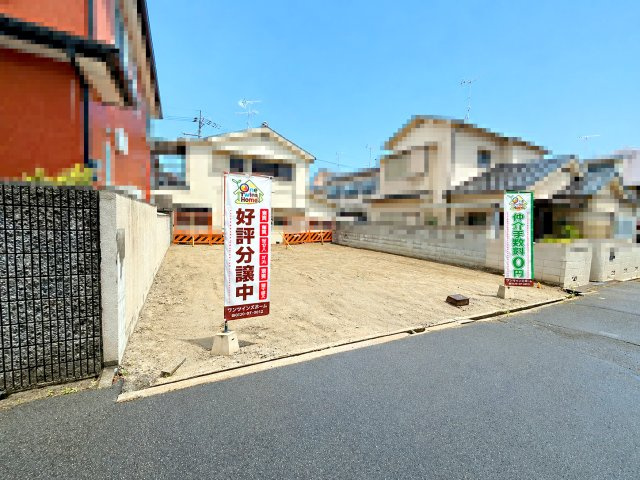 【前面道路含む現地写真】 | マイタウン寝屋川市木田町　プレミアム◇◆限定1区画での販売！◇◆ | 【現地写真】
広々間口約9.8ｍなので、駐車２台可能♪
スーパー・ドラッグストア徒歩5分圏内♪