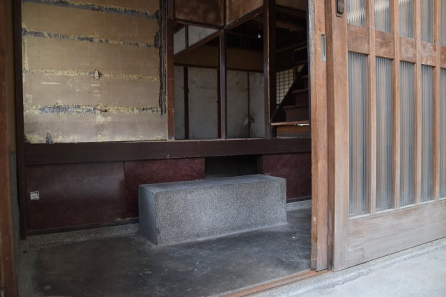 下鴨神社近く 庭に抱かれる、ゆとりの邸宅の玄関