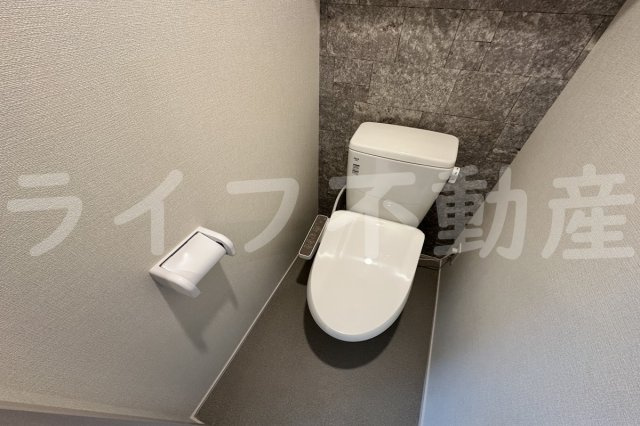ハーモニーテラスTOWAのトイレ|落ち着いた色調のトイレです