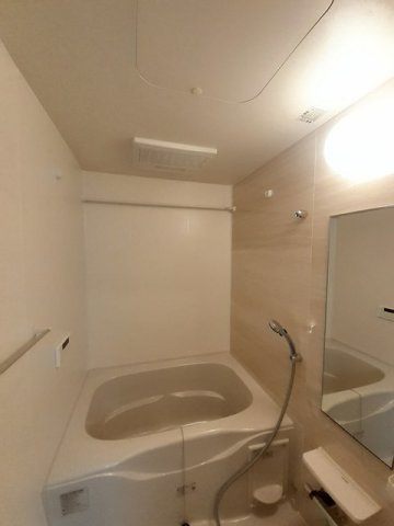 【浴室】 | ベルシャイン　紀三井寺　Ⅰ | ゆったり過ごせるお風呂です
