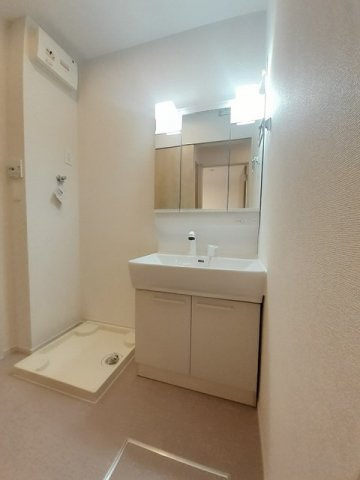 【洗面所】 | ベルシャイン　紀三井寺　Ⅰ | 忙しい朝には欠かせない洗面所です