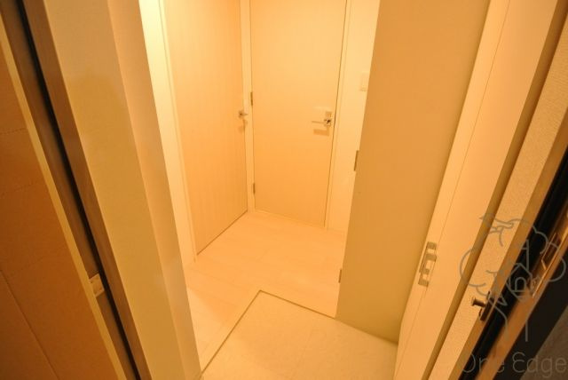セレニテ梅田ESTの玄関