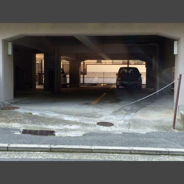 新神戸マンションの駐車場