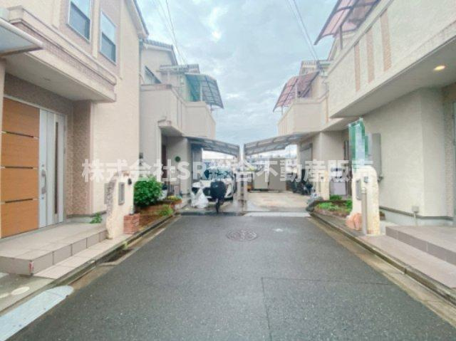 西石切町2丁目中古戸建の前面道路含む現地写真|弊社は中古戸建のご紹介、その後のリフォームのご提案、
賃貸物件のご紹介、すべてご対応可能です。
お客様にあったプランをご提案致します。
まずはお問合せ下さいませ。