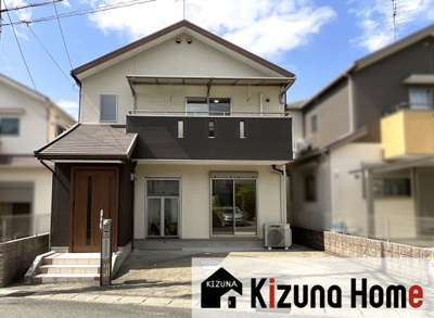 【外観】 | 宇治市大久保町久保 | 《南向き》で間口が広く、正面から見た時に存在感があり堂々とした佇まいです。お家のご購入ではとても重要なポイントですね。
