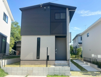 【外観】 | 発電シェルターハウス守山区喜多山駅Ⅱ【仲介手数料無料　小幡北小　守山北中】 | 撮影
社長の村田です！
自らプレイヤーとして営業しています
長年の経験と実績から皆様により良いマイホーム購入のご提案をいたします。
住宅ローンの不安や購入後の不安等何でもご相談ください。