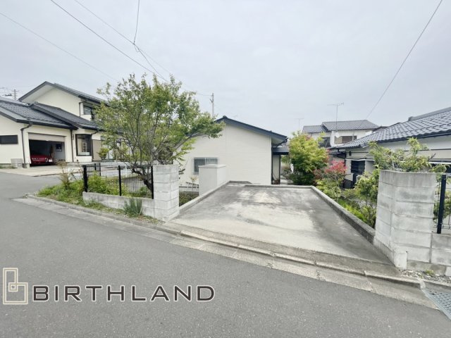 郡山市緑町　平屋　中古戸建ての前面道路含む現地写真|駐車場現況1台ですが、建物裏側に1台分拡張も可能です！