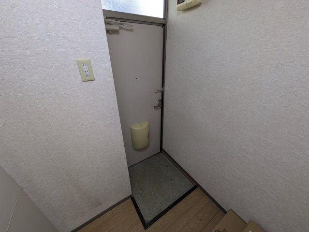 杉並区下井草１丁目のアパートの玄関