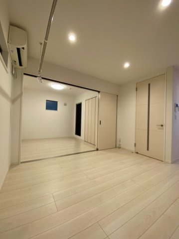 ＭＯＶＥ山王　ＷＥＳＴ　名古屋市賃貸　仲介手数料無料の居間・リビング