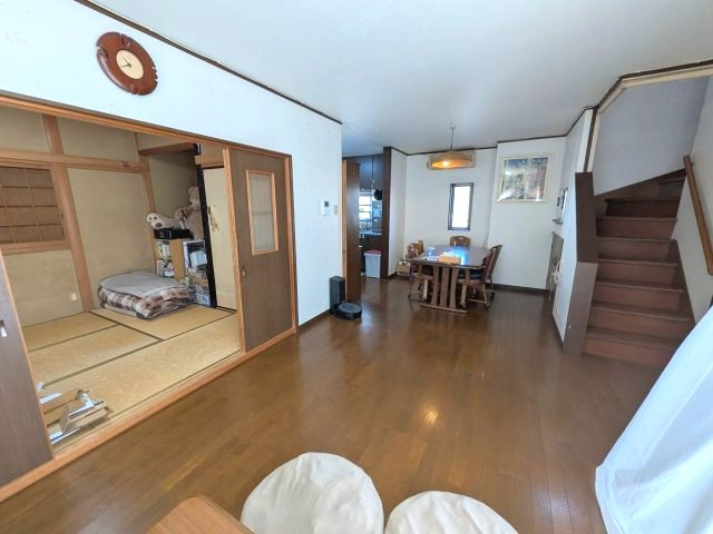 堺市東区関茶屋戸建ての居間・リビング