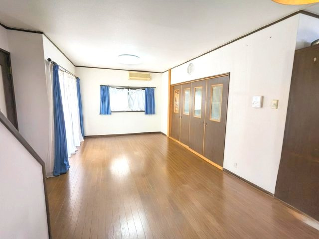 堺市東区関茶屋戸建ての居間・リビング