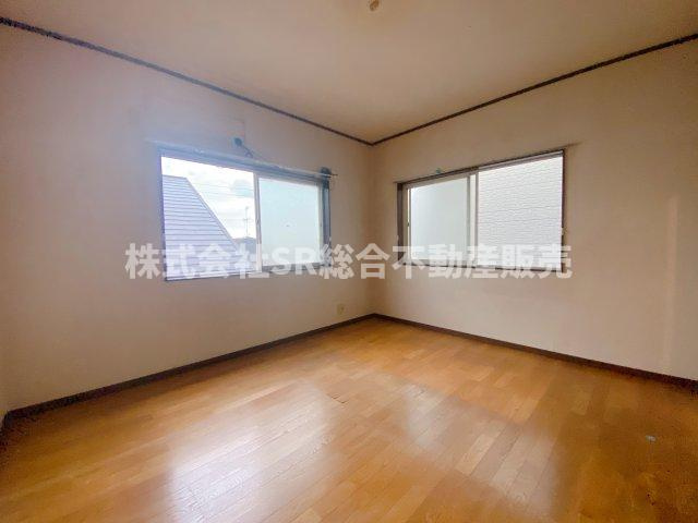 額田町中古戸建の洋室|2面採光の明るいお部屋です♪