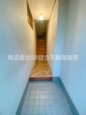 額田町中古戸建の玄関|シューズボックスを置くスペースはあります。