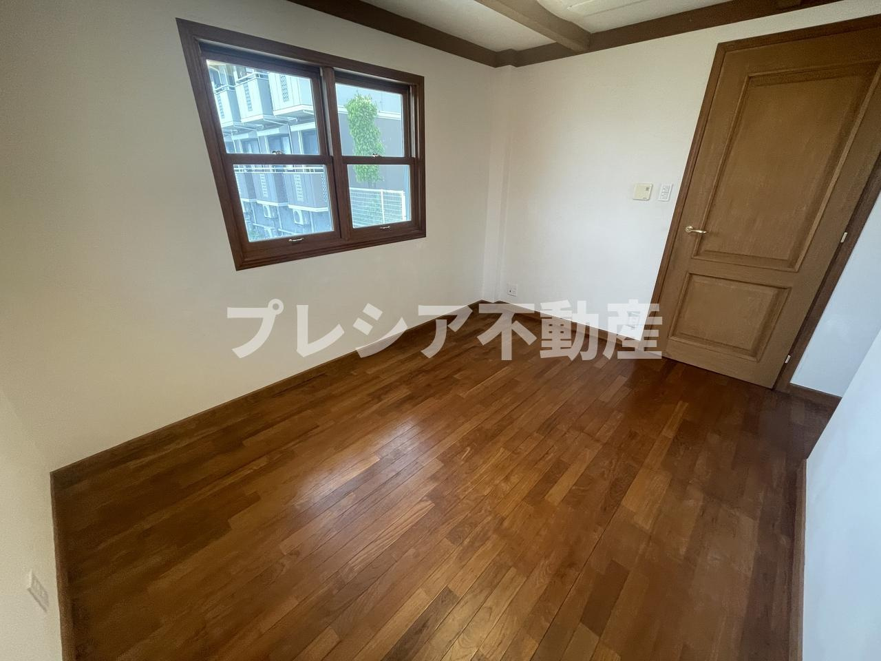 木津山町戸建の居間・リビング