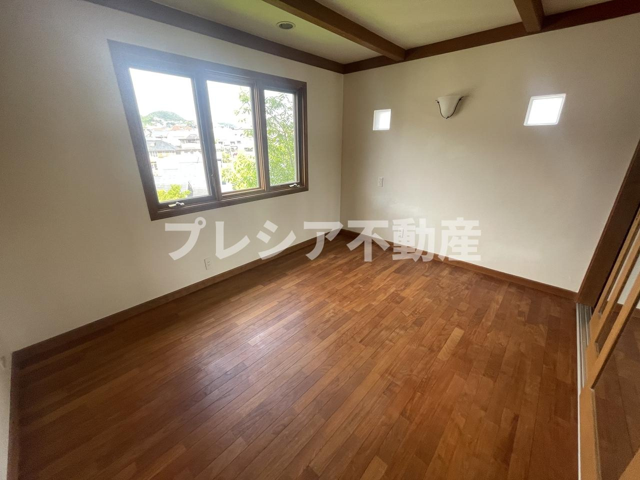 木津山町戸建の寝室