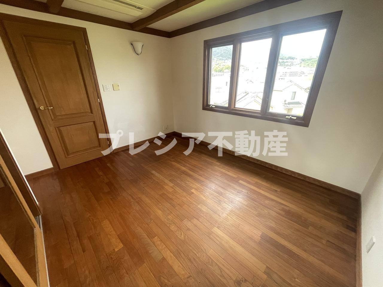 木津山町戸建の寝室