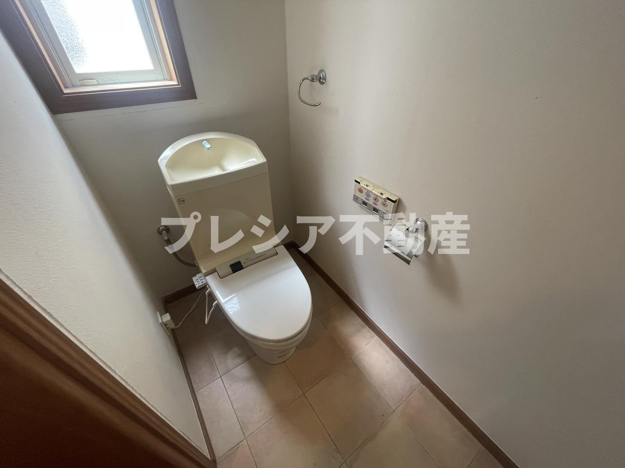 木津山町戸建のトイレ