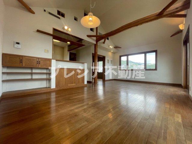 木津山町戸建の居間・リビング