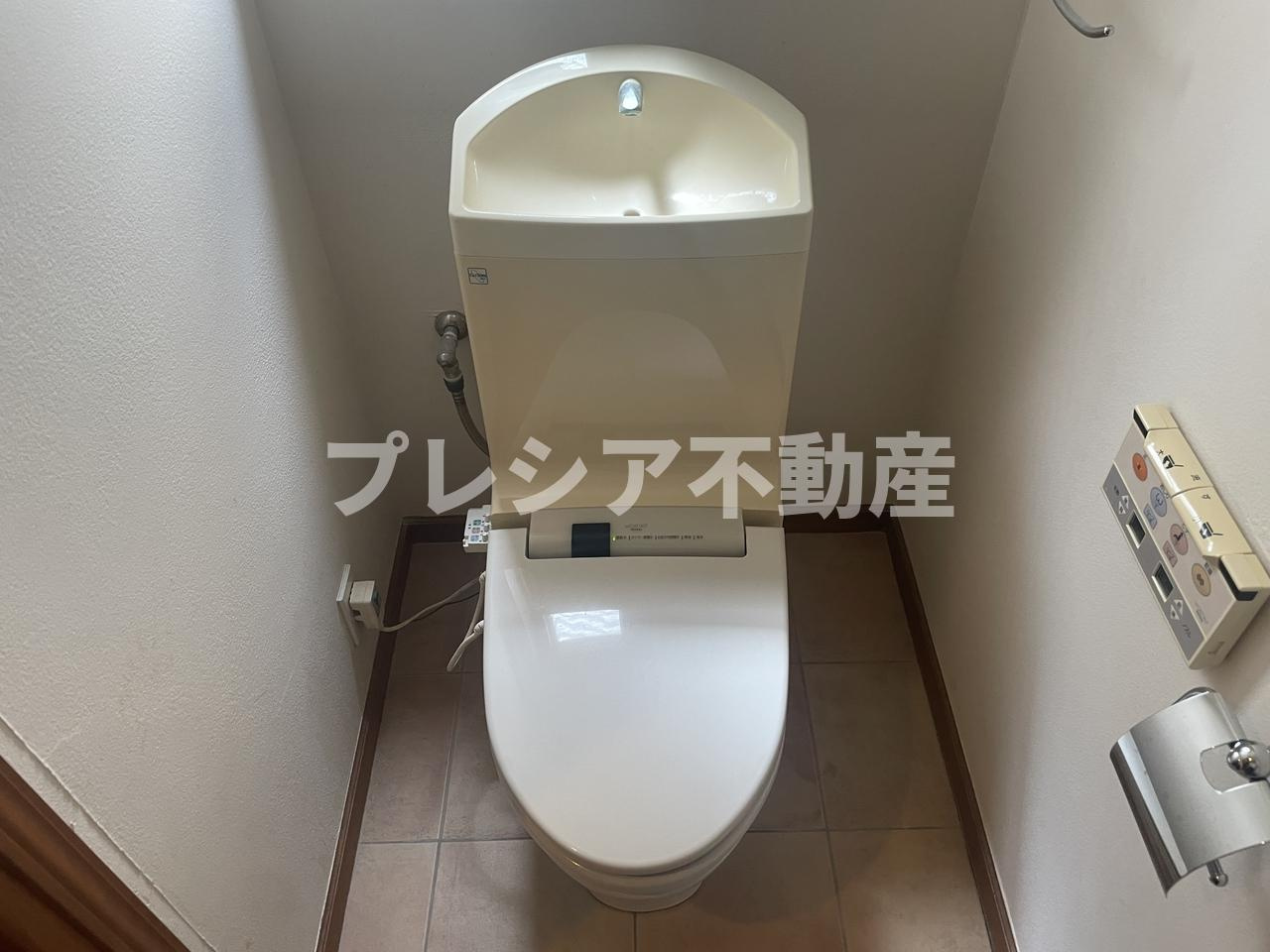 木津山町戸建のトイレ