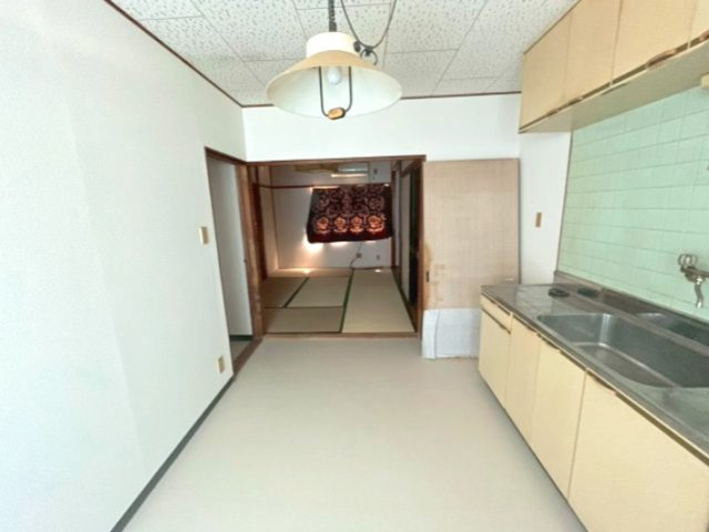 菱池地蔵堂 住居付き店舗の内装
