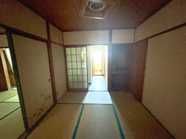 菱池地蔵堂 住居付き店舗の内装