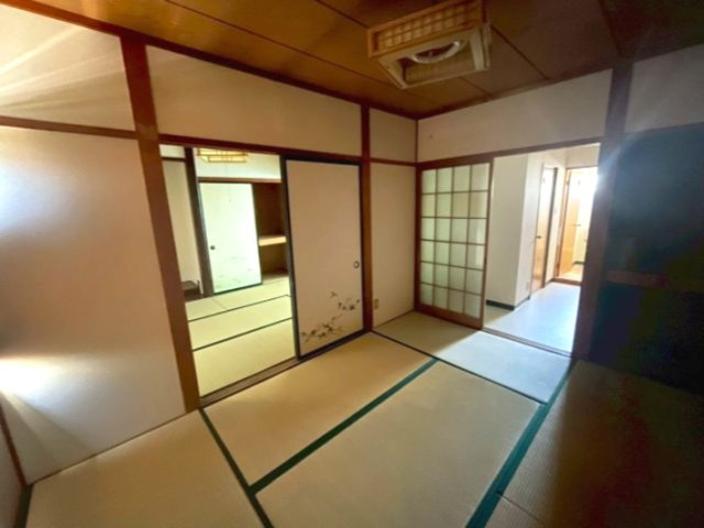 菱池地蔵堂 住居付き店舗の内装