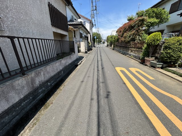 久喜市緑一丁目　建築条件なし売地の前面道路含む現地写真|北側道路写真