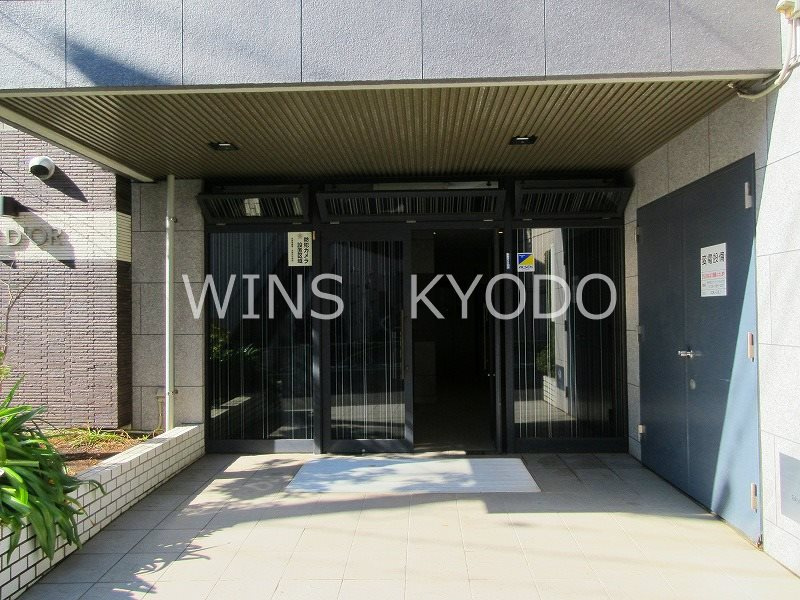 世田谷区砧５丁目の賃貸マンションのエントランス