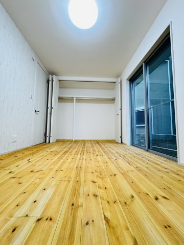 NATURAL SHONAN HOUSE — 松が丘で叶える、素材のある暮らしの洋室
