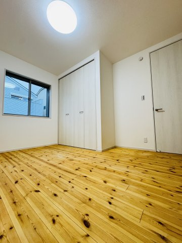 NATURAL SHONAN HOUSE — 松が丘で叶える、素材のある暮らしの洋室
