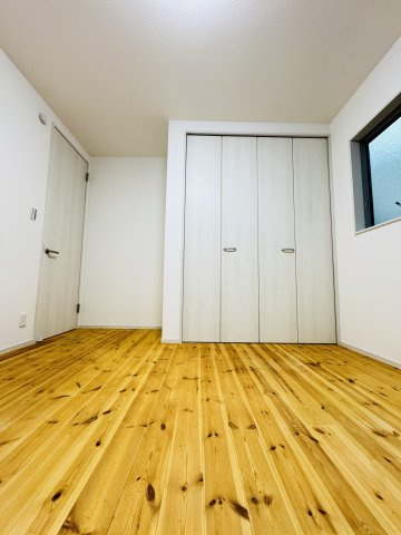 NATURAL SHONAN HOUSE — 松が丘で叶える、素材のある暮らしの洋室