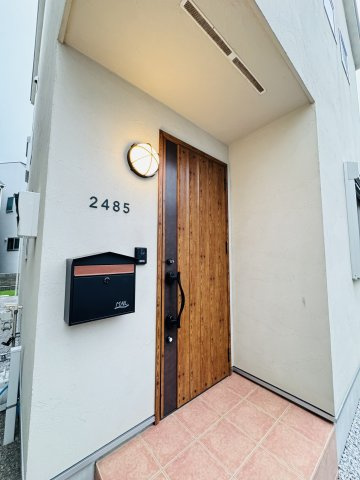 NATURAL SHONAN HOUSE — 松が丘で叶える、素材のある暮らしの玄関