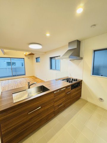 NATURAL SHONAN HOUSE — 松が丘で叶える、素材のある暮らしのキッチン