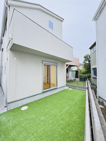 NATURAL SHONAN HOUSE — 松が丘で叶える、素材のある暮らしの庭