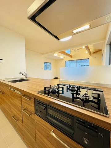 NATURAL SHONAN HOUSE — 松が丘で叶える、素材のある暮らしのキッチン