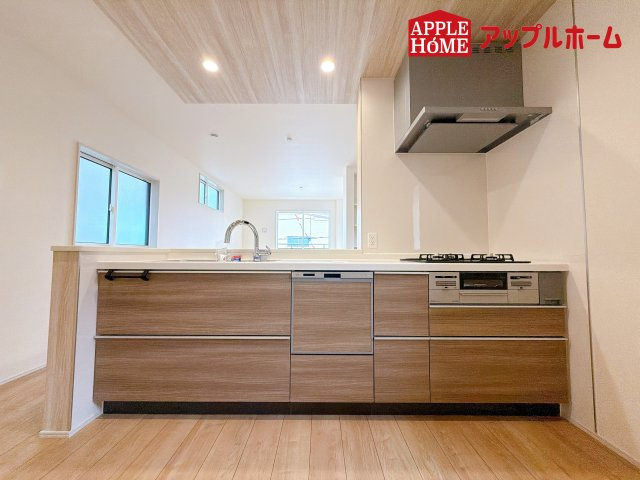 [新築住宅] さいたま市南区白幡6丁目 全3棟のキッチン|見栄えもよくお手入れもスムーズに出来ます。豊富な収納力もございますので、キッチンスペースをスッキリとお使い頂けそうです。