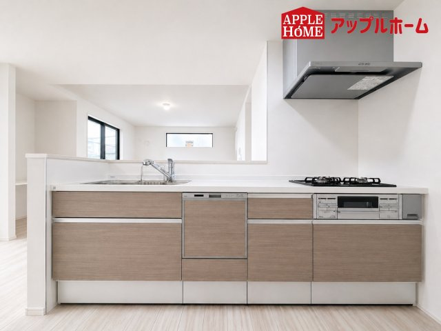[新築住宅] さいたま市南区根岸 6期 全3棟のキッチン|見栄えもよくお手入れもスムーズに出来ます。豊富な収納力もございますので、キッチンスペースをスッキリとお使い頂けそうです。