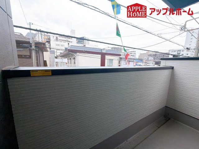 [新築住宅] さいたま市南区根岸 6期 全3棟のバルコニー|家族分の洗濯物もしっかり干せます。日当たりも良く、毎日のお洗濯が楽しくなりそう♪お布団は手軽に干せていつもポカポカに☆
