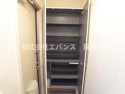 【玄関】 | クリスタルフローラ | 毎日通る玄関はこちらです