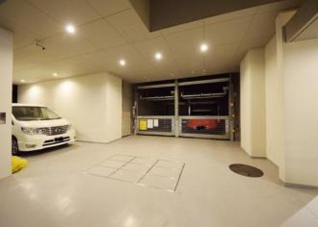 港区海岸２丁目の賃貸マンションの駐車場