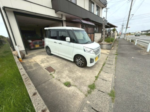安城市藤井町貸店舗・事務所の駐車場