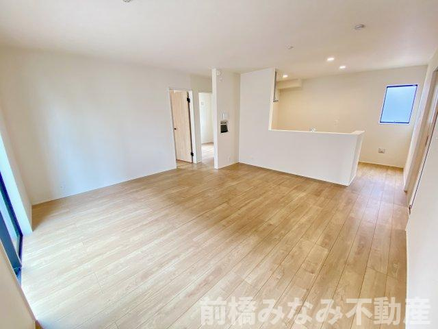 【新築平屋】玉村町板井23-1期　６号棟(全７棟)　リナージュ　新築建売分譲の居間・リビング|居間です