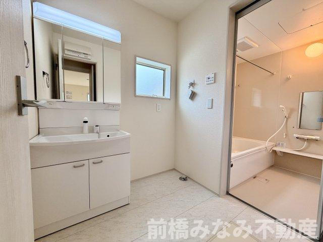 【新築】北群馬郡吉岡町下野田第13　２号棟(全３棟)　リーブルガーデン　新築建売分譲の独立洗面台|独立洗面台、朝の身支度には欠かせません