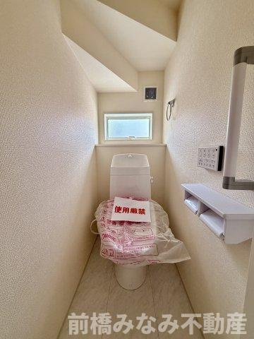 【新築】北群馬郡吉岡町下野田第13　２号棟(全３棟)　リーブルガーデン　新築建売分譲のトイレ|トイレもきれいです
