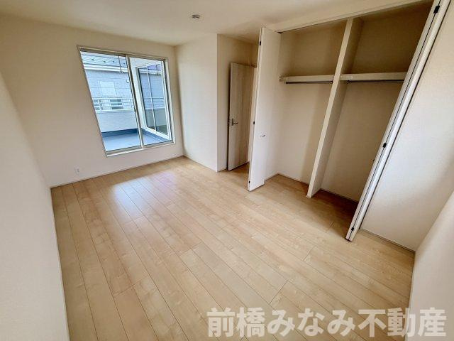 【新築】北群馬郡吉岡町下野田第13　２号棟(全３棟)　リーブルガーデン　新築建売分譲の洋室|ゆったりした洋室です