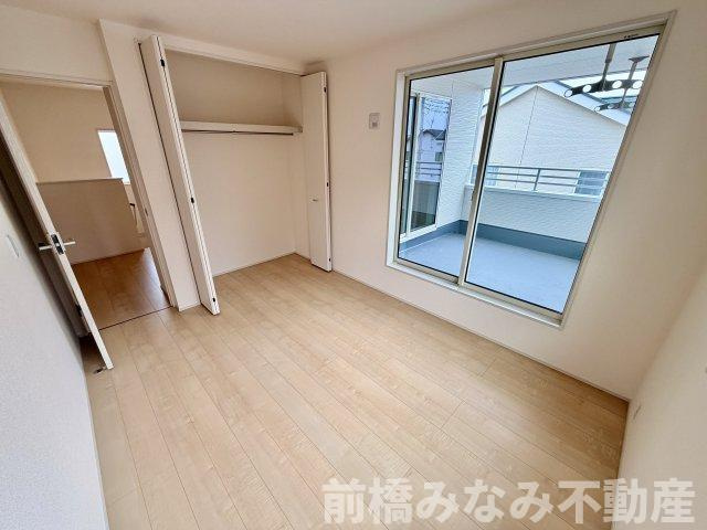 【新築】北群馬郡吉岡町下野田第13　２号棟(全３棟)　リーブルガーデン　新築建売分譲の洋室|広々とした洋室です